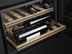 SMEG CVI318XS  Серия Classica  Холодильный шкаф для вина встраиваемый, 45 см., петли слева.