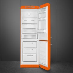 SMEG  FAB32ROR3  Серия стиль 50-х годов  Отдельностоящий двухдверный холодильник, стиль 50-х годов, 60 см, оранжевый Класс энергопотребления А+++ No-Frost
