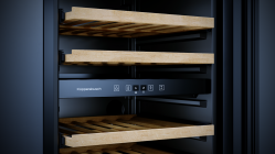 Kuppersbusch FWK 2852.0 S Винный шкаф, без ручки, Вместимость: 52 бутылки, 2 температурные зоны, чёрное стекло, высота 88 см.