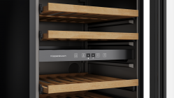 Kuppersbusch FWK 2852.0 S Винный шкаф, без ручки, Вместимость: 52 бутылки, 2 температурные зоны, чёрное стекло, высота 88 см.