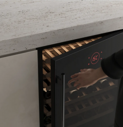 KUPPERSBERG RBW 85 Встраиваемый винный шкаф, 135 л., 54 бутылки Температуры: 5-20°C, Кол-во полок: 5, одна температурных зона, Ширина, см 59,5 Высота, см 80,5 Глубина, см 57