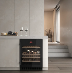 KUPPERSBERG RBW 85 Встраиваемый винный шкаф, 135 л., 54 бутылки Температуры: 5-20°C, Кол-во полок: 5, одна температурных зона, Ширина, см 59,5 Высота, см 80,5 Глубина, см 57