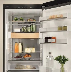 ASKO RFC526RNBB1 Отдельностоящий комбинированный холодильник, Зона свежести -2 ящика DuraFresh , сенсорное управление, Дисплей 2.86" color TFT, полный NoFrost, высота 203 см, цвет - чёрная нерж. сталь